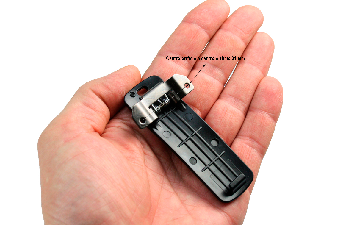 Proporciona un clip de cinturón que permite sujetar de forma segura el dispositivo al cinturón u otra prenda, brindando comodidad y fácil acceso durante su uso. 