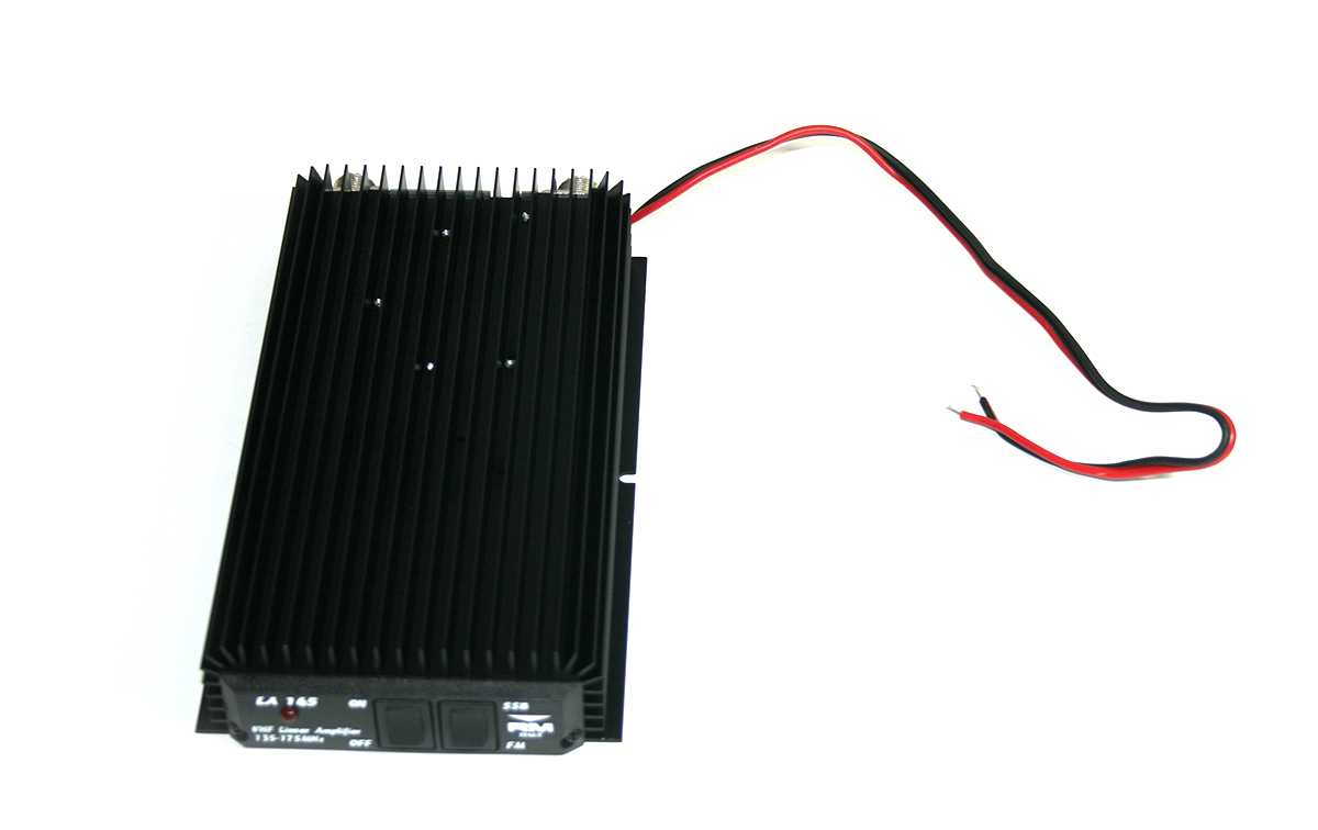 Amplificateur VHF RM LA-145, 135 à 175 MHz. 85 watts. 12 volts. Puissance d'entrée : 0,5 à 4 watts. RM LA-145 Amplificador VHF de 135 a 175 Mhz.85 watios.12 voltios.Entrada 0,5 a 4 wats