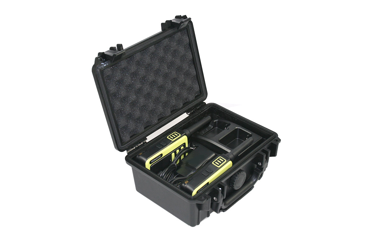 mir-210-ubz9 kenwood ubz-lj9 set pareja de walkies uso libre pmr446 + maleta de transporte medidas 21 x 9 x 17 mm exterior, + ubc-9 es un cargador doble de sobremesa diseñado para cargar walkie-talkies de la marca kenwood ubz-lj9 set.