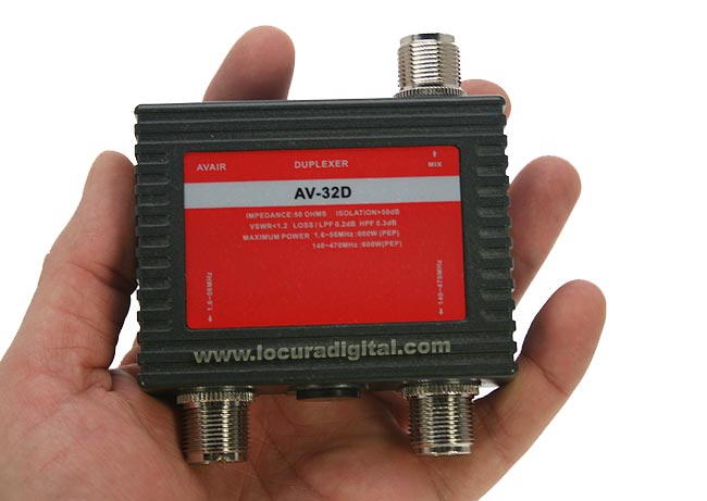 AVAIR AV32D duplexador 1 entrada, 2 sa?s de 1,6 a 56 MHz. / 140-470 Mhz.