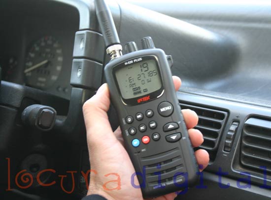 INTEK H-520 PLUS AM-FM 4Watts MULTISTANDARD CB 27 MHz HANDHELD   CHARGER   ACCESSORIES