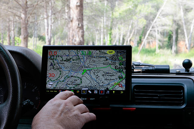 gps navigattor camel 8 ce mayor tamaño , mejor retroiluminación y más rápido que su antecesor , cartografía munidal ozi explorer gratuita. no incluye brazo ram.