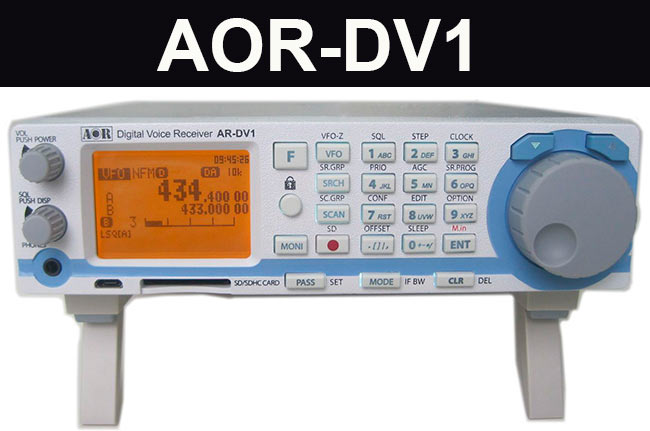 aor- ar-dv1 receptor de banda ancha cubre 100 khz - 1300 mhz.) en los modos analógicos tradicionales (ssb, cw, am, fm, s-fm, w-fm), así como diversos modos digitales. de hecho, no sabemos de ninguna otra radio de esta categoría que puede decodificar el modo de icom d-star, nuevo modo c4fm de yaesu, el modo digital de alinco, nxdn (nota: solamente 6,25 khz), p25 fase 1, etc. características interesantes incluyen: 2000 memorias (en 40 bancos de 50), la exploración de memoria, am , reducción de ruido, notch, visualización de datos digital, reloj, calendario, alarma, temporizador. el conector sd / sdhc soporta funciones de registro. también hay un puerto micro usb. esta radio apoyará campo firmware de actualización. se logra un alto rendimiento ya que el receptor emplea conversión directa por debajo de 18 mhz y superheterodino de conversi??n de triple por encima de 18 mhz.