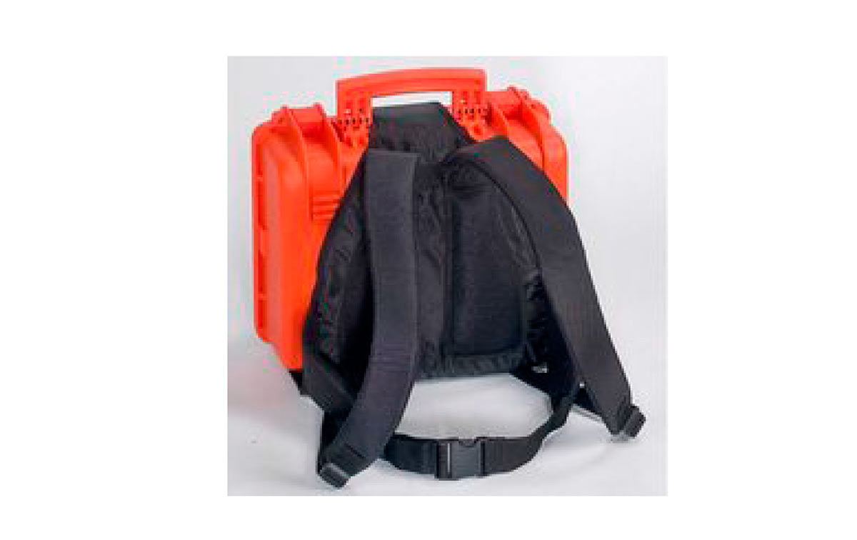 hecho en resistente poliéster. con cómodas bandoleras acolchadas ajustables y cinturón. equipado con un bolsillo externo para accesorios pequeños, con correa de velcro. ideal para movimiento de manos libres, como en actividades al aire libre, deportes radicales, emergencia, rescate, trekking, campo industrial, etc.. adecuado para los modelos 3317w, 4412, 4419 y 4820. color: negro.