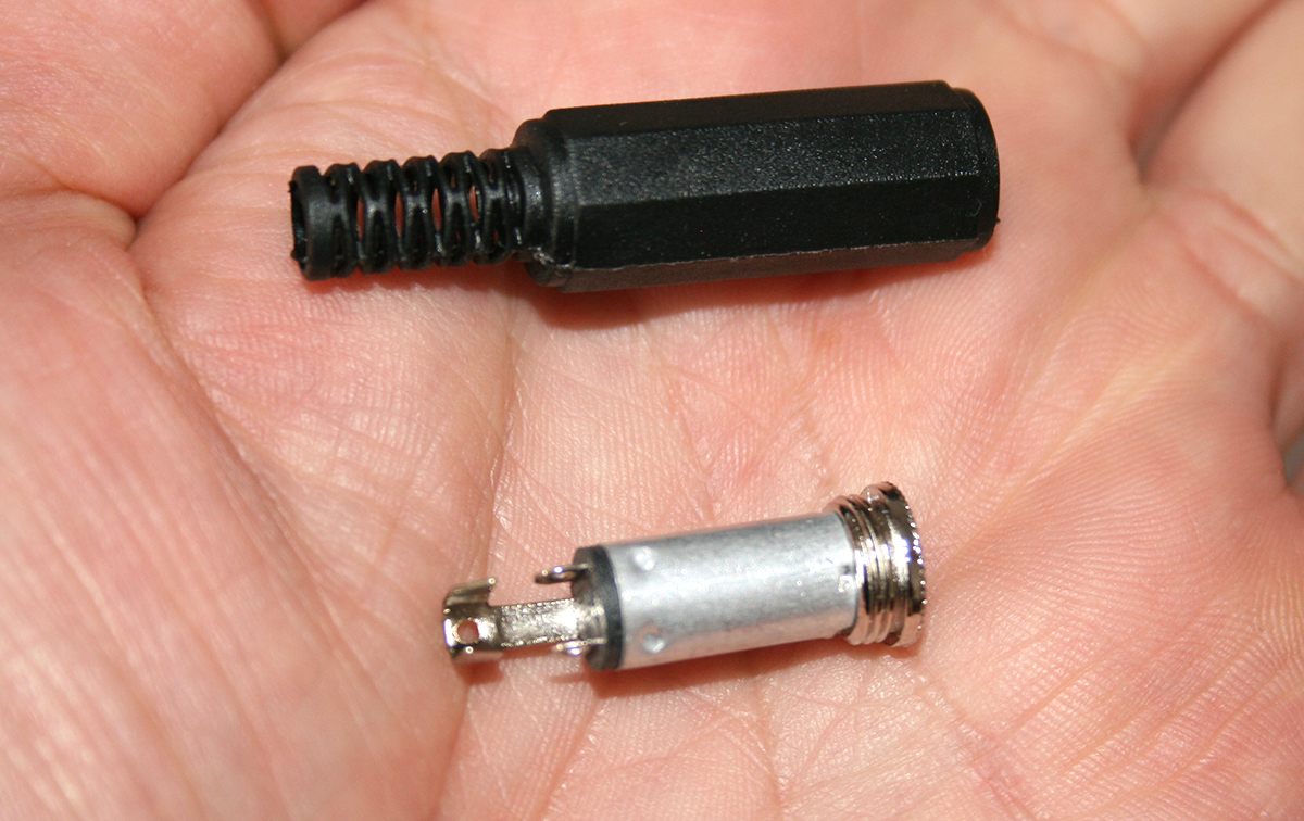 CON1065 Conector Hembra aereo mono de 3,5 mm