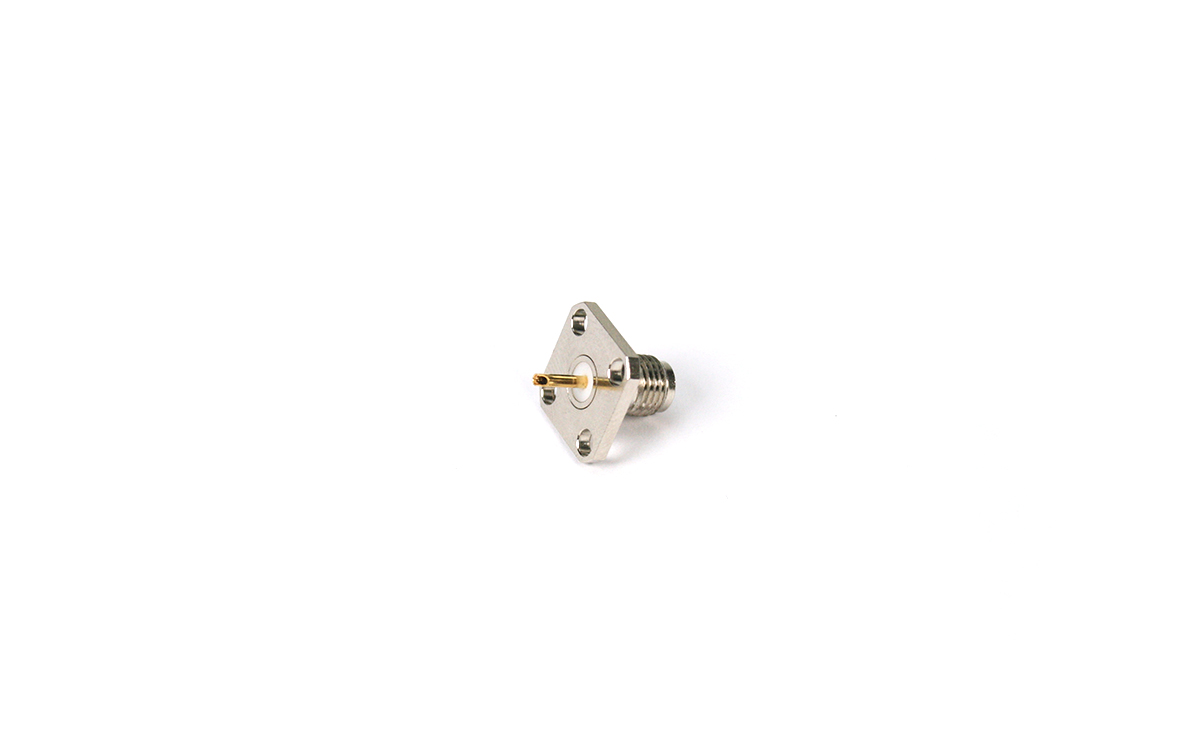 CON1680 Conector SMA Hembra chasis 4 tornillos, pin de soldar