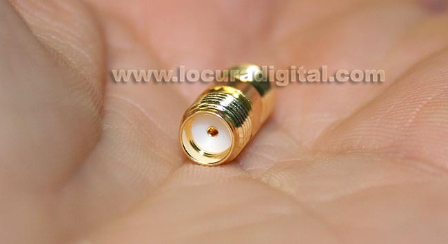 CON3911 REVERSE SMA adapter to standard female SMA