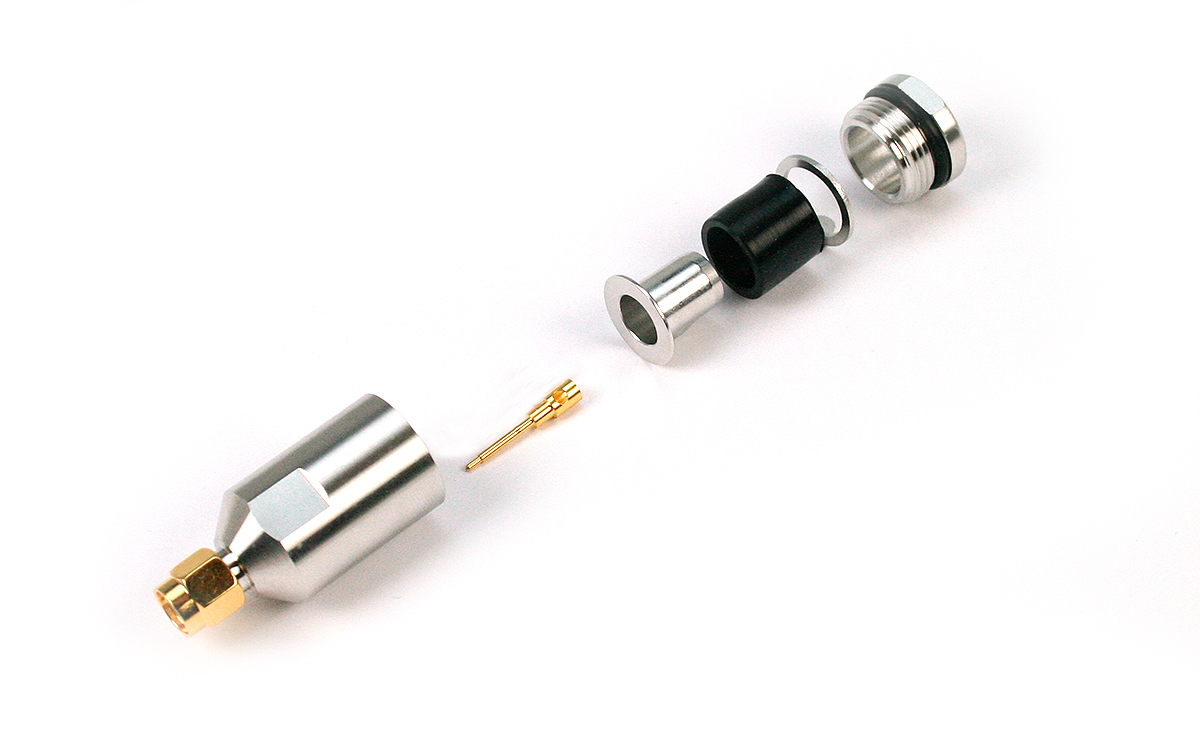 El M&P C-SMA-AC7M-S está diseñado específicamente para cables de 7,3 mm de diámetro, lo que asegura una conexión adecuada y estable. Es importante verificar las especificaciones del cable y del conector para garantizar la compatibilidad y un ajuste adecuado.