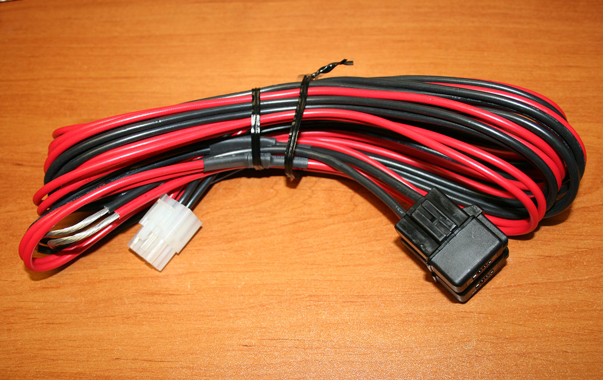 EDC20 YAESU Cable alimentación emisoras: FT857, FT897, FT847, FT890, FT920, FT100DC. También es compatible con KENWOOD TS440, TS430, TS790, e ICOM: IC7000, IC706, IC736, IC737, IC735, IC746, IC7400, IC751, IC745
