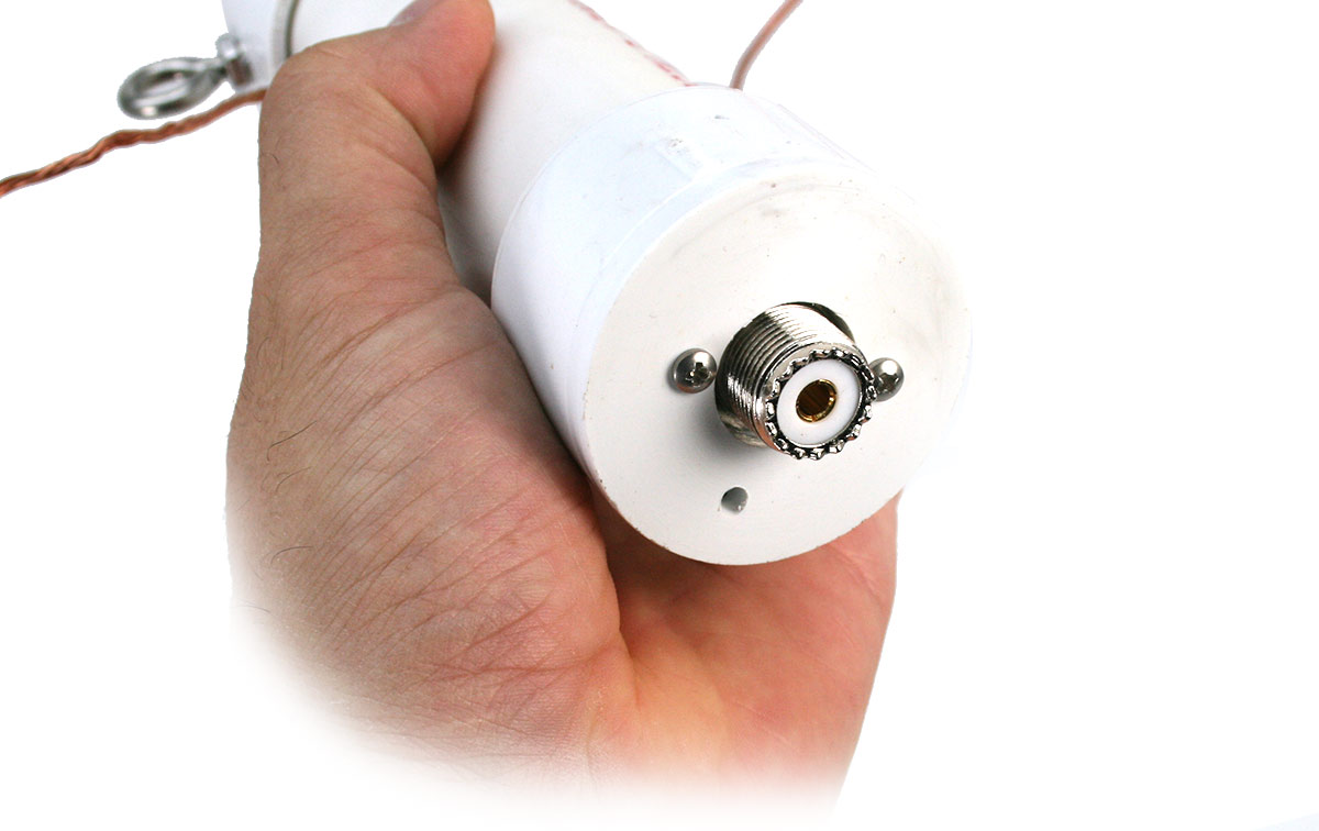 El balun de corriente puede reducir o incluso eliminar la corriente parásita de RF que a menudo circula por la superficie de la malla del cable