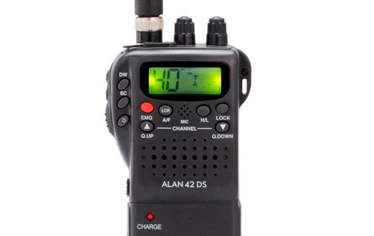 midland 42 ds multi walkie portatil 27 mhz cb 40 canales am/fm diseñado para operar en los 40 canales de la banda ciudadana, este compacto transceptor es fruto de la mas avanzada tecnologia y ha sido construido utilizando los mejores componentes, lo que garantiza el máximo de prestaciones y rendimiento en cualquier condición.