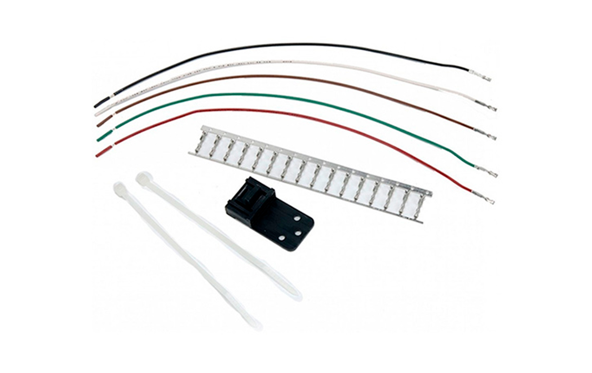 El kit de terminales HLN9457 facilita la conexión de accesorios como micrófonos, altavoces externos, cables de programación y otros dispositivos que utilizan conectores de 16 pines compatibles con los radios de la serie CM/CDM de Motorola.