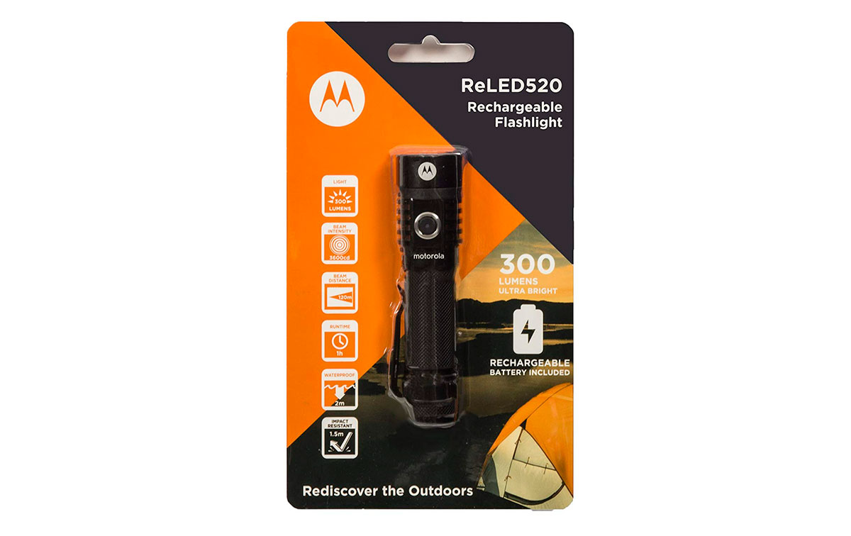 MOTOROLA MR-520 Linterna Ligera con 300 lumens, Color Negro, Color Negro, La linterna ligera Motorola MR-520 ReLED es indispensable para excursionismo, acampar y actividades generales al aire libre. Está construida para emergencias tales como cortes de energía y tormentas de nieve ETC. que requieren soluciones de iluminación confiables y potentes.