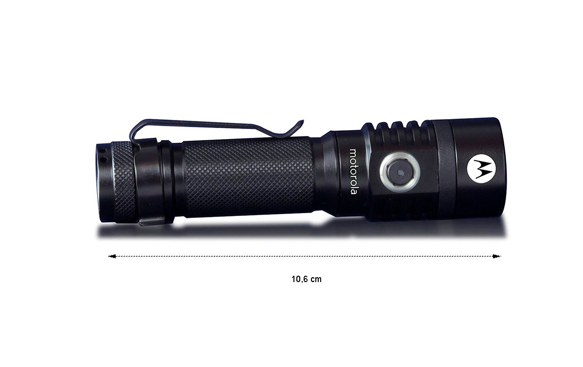 MOTOROLA MR-520 Linterna Ligera con 300 lumens, Color Negro, Color Negro, La linterna ligera Motorola MR-520 ReLED es indispensable para excursionismo, acampar y actividades generales al aire libre. Está construida para emergencias tales como cortes de energía y tormentas de nieve ETC. que requieren soluciones de iluminación confiables y potentes.