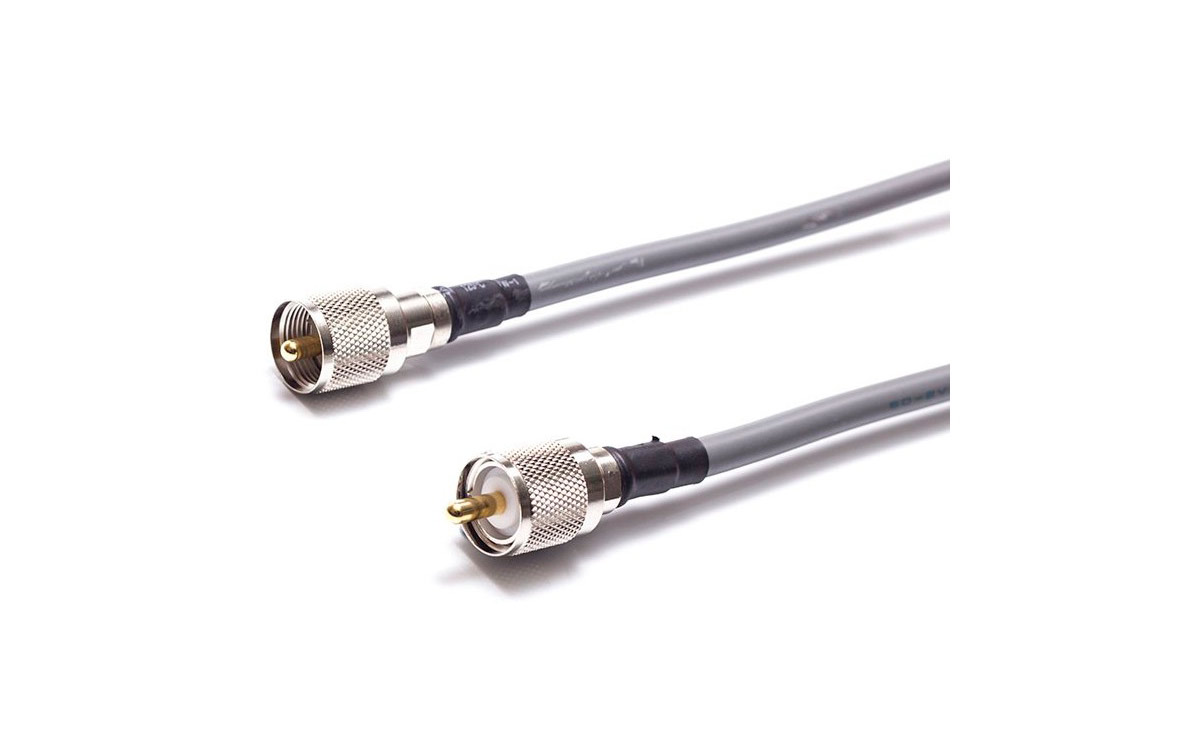 El duplexor MX-620-PWR-M permite que dos equipos de radio o sistemas de comunicación operen en estos dos rangos de frecuencia de manera simultánea y con una sola antena. Esto es útil en situaciones en las que se requiere una comunicación eficiente en múltiples bandas de frecuencia sin la necesidad de instalar múltiples antenas. El duplexor separa y direcciona adecuadamente las señales de transmisión y recepción hacia la antena correspondiente.