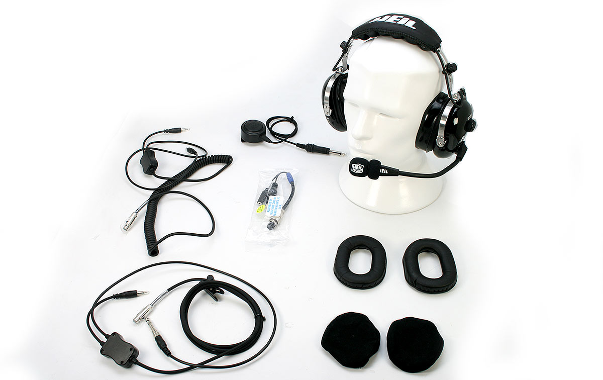 PROSET 7 IC HEIL Casco microfono-altavoces para emisoras ICOM. El Heil Sound Pro 7 es un auricular de estilo aeronáutico diseñado para uso de radioaficionados en entornos de mucho ruido. Las almohadillas para los oídos de gel de espuma especialmente diseñadas proporcionan 26 dB de reducción de ruido exterior y proporcionan una comodidad excepcional. Un verdadero auricular de doble canal, estéreo, la serie Pro 7 cuenta con un control de balance de audio que permite al usuario ajustar el nivel del auricular izquierdo para que coincida con el derecho. Un interruptor único de inversión de fase ayuda enormemente al oyente a señales débiles. La última versión del Pro 7 cuenta con un conector para monitor. La última versión del Pro 7 presenta un conector para monitor que permite que un segundo operador conecte los auriculares y monitoree el audio.