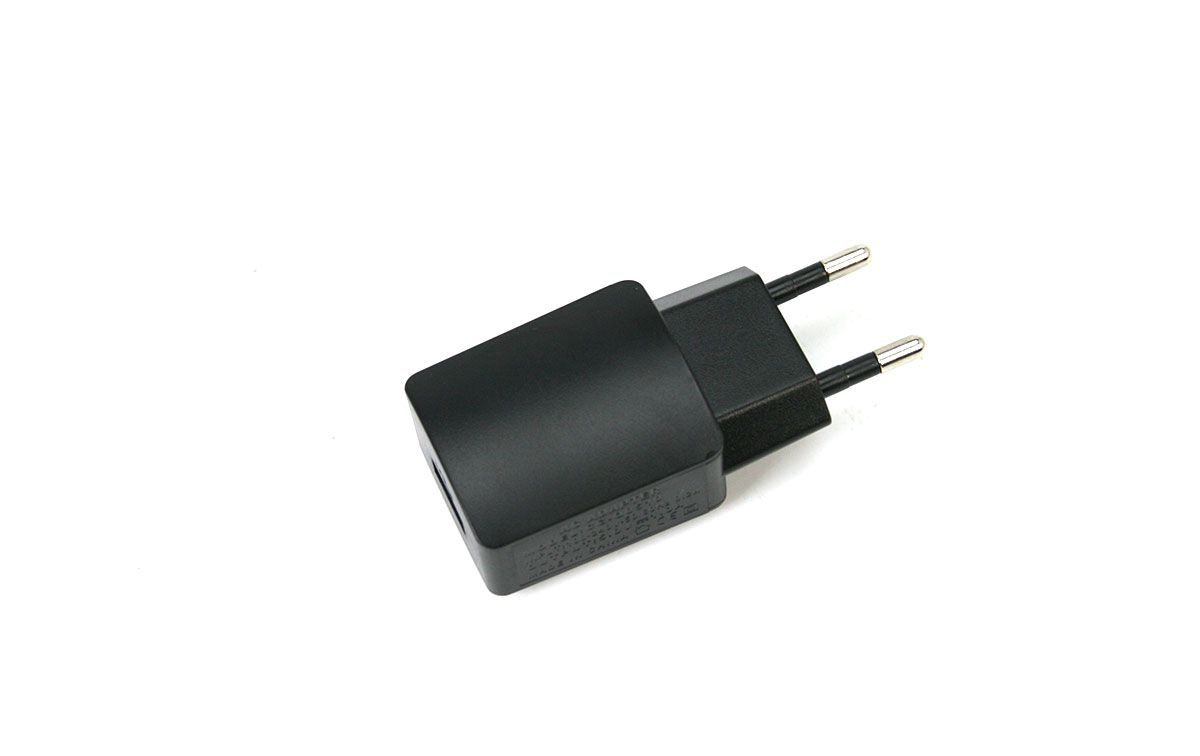 PW5V100 Transformador 220v a 5 voltios con salida de conector USB