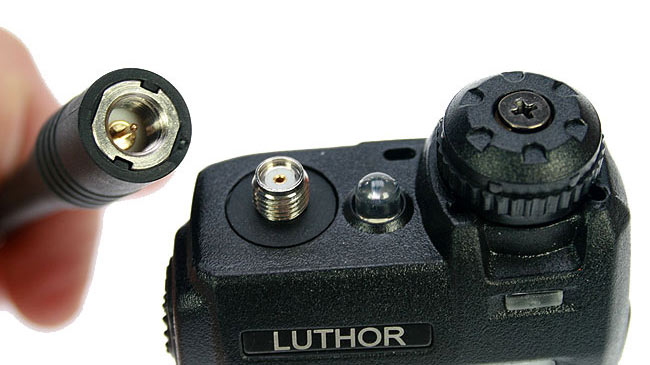 TLA-244 bi-bande originale LUTHOR Antenne VHF / UHF Connecteur SMA