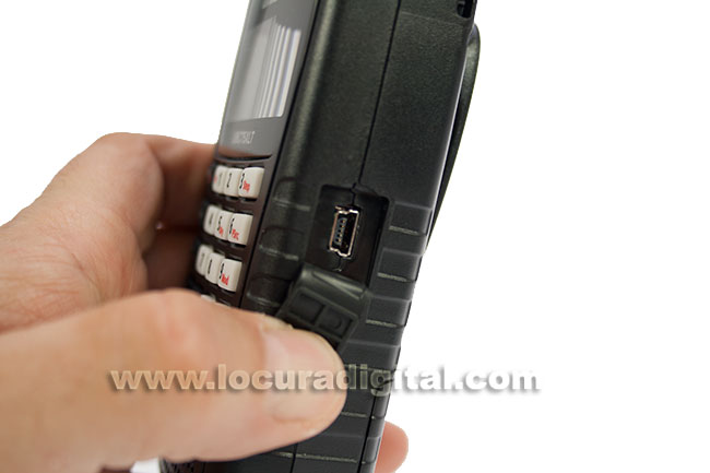 ubc75xlt uniden scanner portatil 25-512 mhz 300 canales