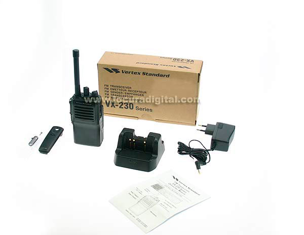 VERTEX STANDARD VX231 UHF walkie profesional UHF 400 - 470 Mhz.   bateria FNB- V131 DC 7,2 V 1380 LITIO   cargador inteligente.