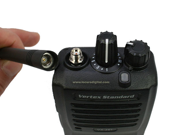 VERTEX STANDARD VX-261 VHF WALKIE PROFESIONAL 136- 174 MHz ! REGALO DE PINGANILLO PIN-29Y2 !