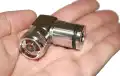 Type : Connecteur mâle coudé en forme de N