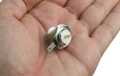 Perte d'insertion minimale : le connecteur est conçu pour minimiser la perte d'insertion, ce qui signifie que la perte de signal lors de la connexion du câble coaxial à l'équipement est minime.