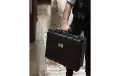 La valise 6511 est une solution robuste et organisée pour transporter et protéger les talkies-walkies et leurs accessoires. Sa conception durable et son intérieur en mousse prédécoupée garantissent que votre équipement est sécurisé pendant le transport et