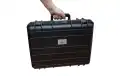 La valise 6511 est une solution robuste et organisée pour transporter et protéger les talkies-walkies et leurs accessoires. Sa conception durable et son intérieur en mousse prédécoupée garantissent que votre équipement est sécurisé pendant le transport et