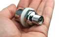  Está fabricada en acero inoxidable, lo que le proporciona robustez y durabilidad.