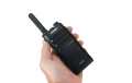 Le MAAS PT-375 est un talkie-walkie conçu pour une utilisation professionnelle sans licence, fonctionnant dans la bande de fréquences PMR446, une norme courante pour les appareils radio à courte portée.