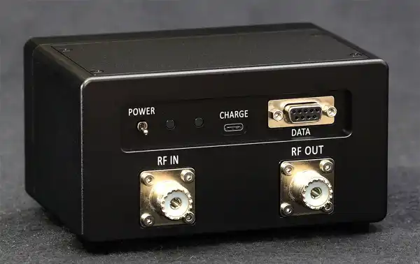 MAT-TUNER MAT-S1500 vista de conectores PL hembra