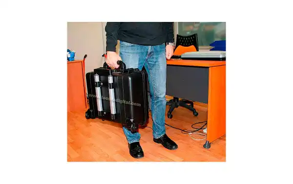 TAK-530-HORB LAFAYETTE Maleta plastico reforzado con ruedas. Color NEGRO