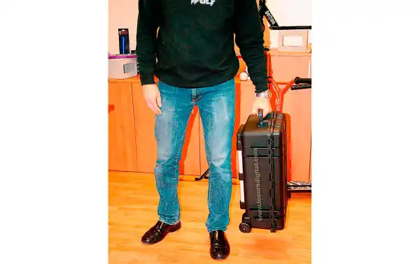 TAK-530-VERB LAFAYETTE Maleta plastico reforzado con ruedas. Color NEGRO 