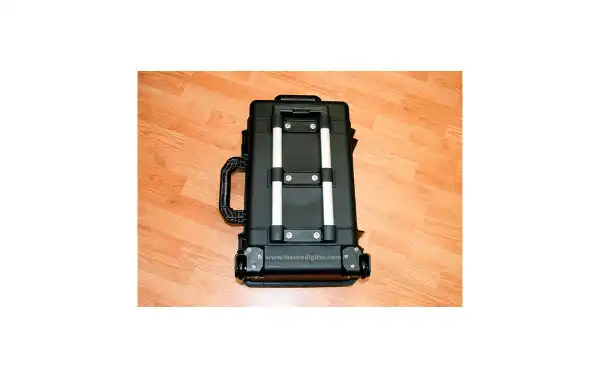 TAK-530-VERB LAFAYETTE Maleta plastico reforzado con ruedas. Color NEGRO 