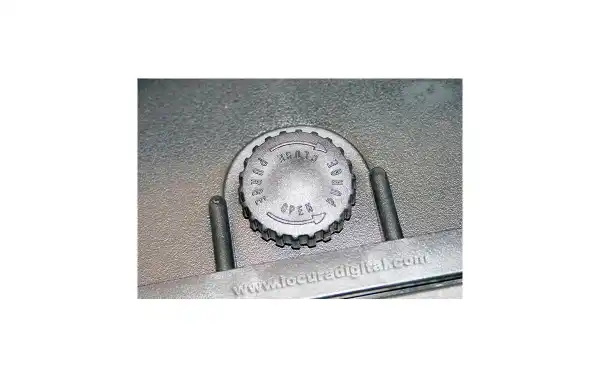 TAK-530-HORB LAFAYETTE Maleta plastico reforzado con ruedas. Color NEGRO