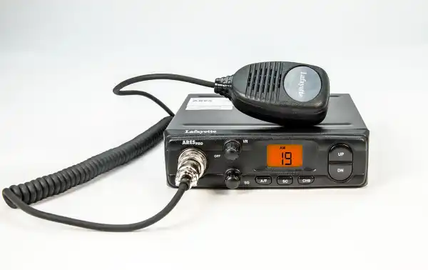ARESBLACK. CB 27 Mhz transmitter brand LAFAYETTE model ARES BLACK. AM / FM 4 Watts. Color BLACK.