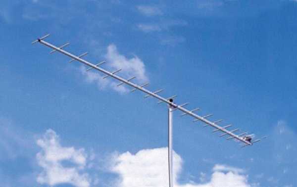 The Cushcraft A719B antenna is a directional antenna designed for the UHF band, specifically for frequencies from 430 to 450 MHz. This antenna features 19 elements and is designed to provide high gain and directivity, making it ideal for communication app