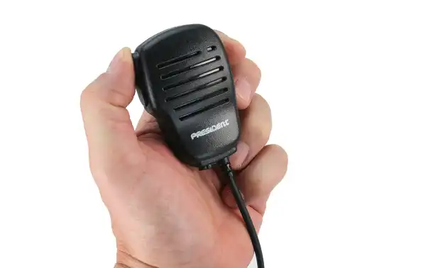 ACMR405 PRESIDENT Micro - PTT y sistema VOX manos libres para RANDY III Resistente al agua según normativa IP-54. Pero NO SUMERGIBLE. 'Alta calidad! Robusto y de tamaño medio, ha sido fabricado con materiales de alta resistencia. Dispone de pinza de acer