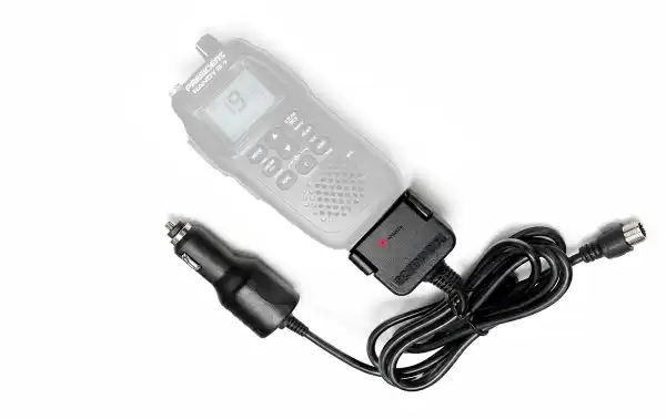 Salida del adaptador: 12 V DC / 3 A.