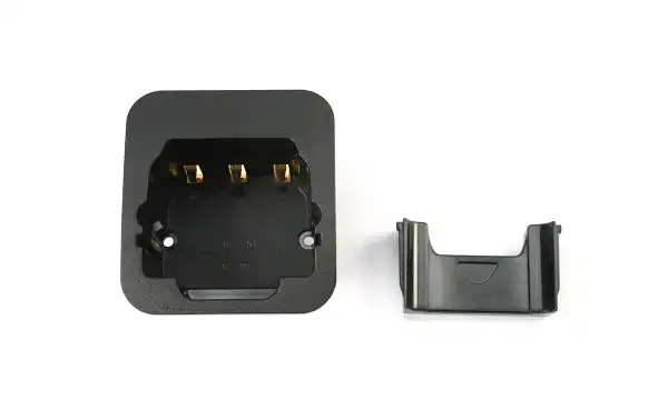 El cargador BC-121N es un cargador de baterías específicamente diseñado para los walkies náuticos de ICOM, y el adaptador El cargador BC-121N es un cargador de baterías específicamente diseñado para los walkies náuticos de ICOM, y el adaptador El cargador