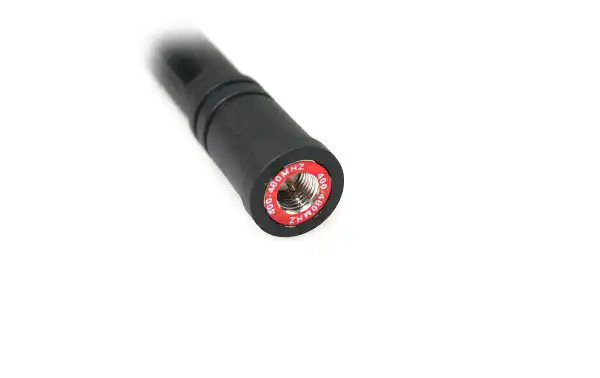 N'oubliez pas que le choix d'une antenne spécifique peut également dépendre de vos besoins et de l'environnement dans lequel vous envisagez d'utiliser le talkie-walkie. Des antennes de différentes longueurs et caractéristiques peuvent affe