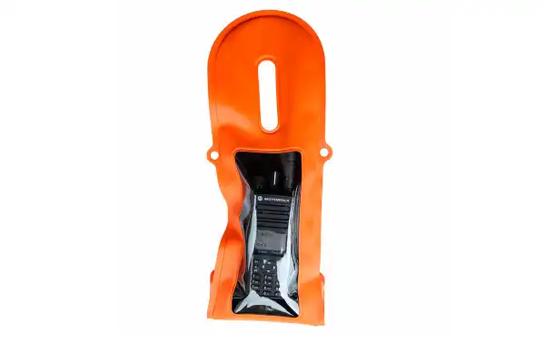 AQ242 Extra Strong VHF PRO Case Orange, double ziplock . Puntos de anclaje para fijar un arnés o una correa para el hombro.