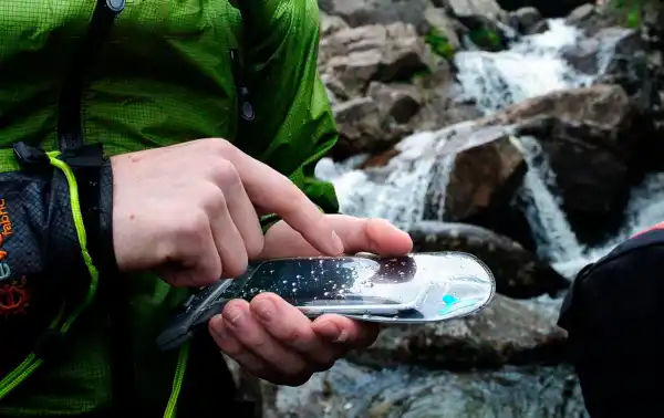 Hermetic and Safe Closure: Equipped with a hermetic and safe closure that guarantees the tightness of the case. This closure also protects against the entry of dust, sand and other elements.