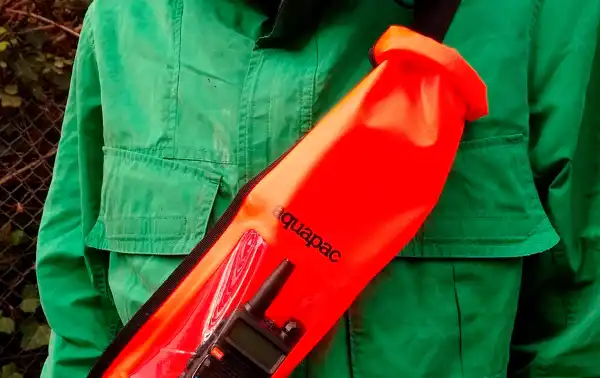 AQ214 bolsa estanca para Walkies medidas alto 31 x circunferencia 19cm