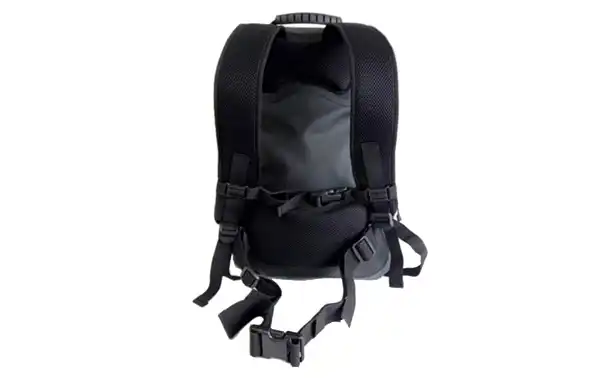 The versatility of the Toccoa is reflected in its ability to be closed in two ways: rolling it to compress the contents or filling it to its maximum volume. This feature allows you to adapt the backpack to the number of objects you need to carry, giving y