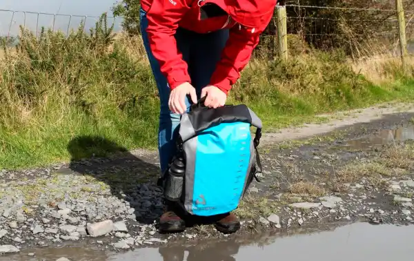 The versatility of the Toccoa is reflected in its ability to be closed in two ways: rolling it to compress the contents or filling it to its maximum volume. This feature allows you to adapt the backpack to the number of objects you need to carry, giving y