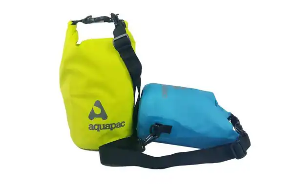 IPX6: protection against splashes, sand, dirt, heavy rain and brief immersion in water