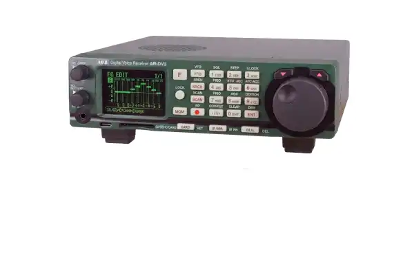 AR-DV3 incorpora una completa función de escaneo con amplias posibilidades de programación, memorias y búsqueda automática de frecuencias. Su tamaño compacto y funcionamiento mediante batería recargable permiten utilizarlo tanto en movilidad como en estac