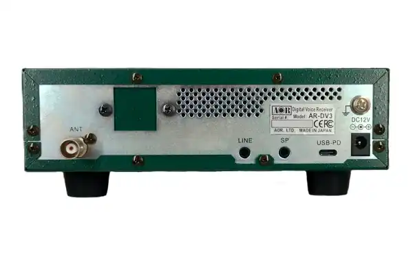 Le récepteur à large bande couvre la plage de fréquences de 100 kHz à 1300 MHz.